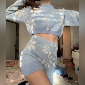 Two piece cozy daisy set